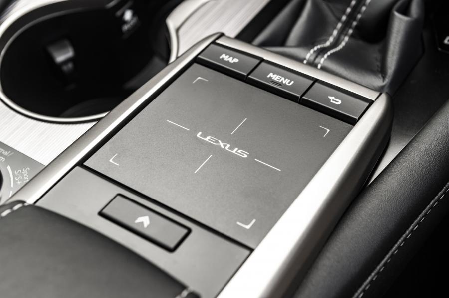 Детали интерьера Lexus RX350 F-Sport 2019 года  (ZA) (фото 25 из 36)
